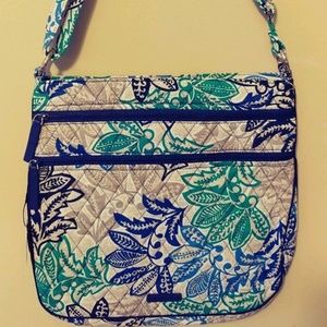 VERA-BRADLEY-Triple-Zip-Hipster-Santiago